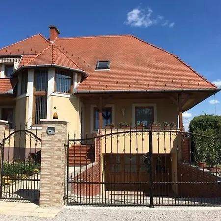 Apartment Erdgeschosssuite Mit Terrasse